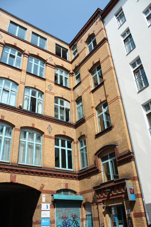 Baxpax Kreuzberg Hostel Berlim Exterior foto